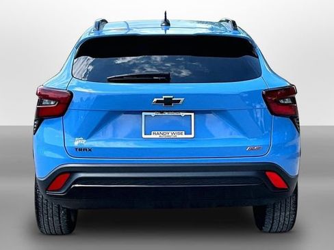 Used 2024 Chevrolet Trax RS w/ Sunroof Package FWD image 4