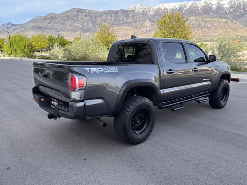 Used 2022 Toyota Tacoma TRD Off-Road w/ Technology Package image 10