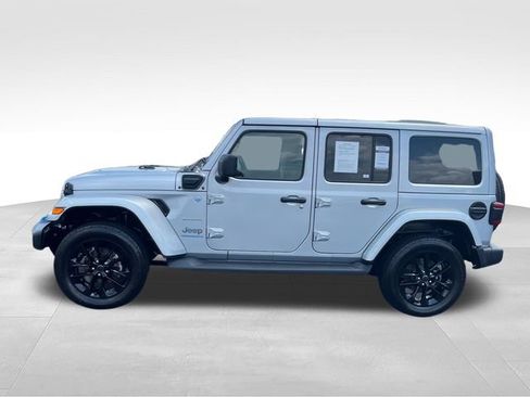 Used 2024 Jeep Wrangler Unlimited Sahara w/ Technology Group AWD/4WD image 2