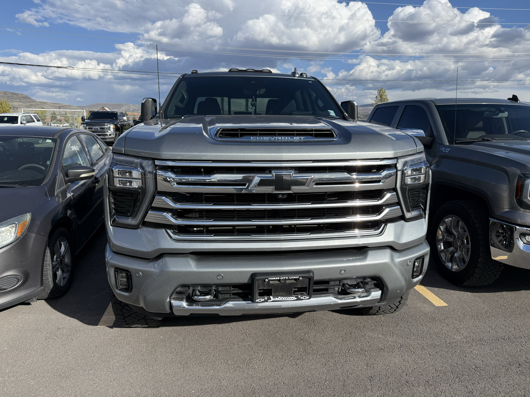 Used 2024 Chevrolet Silverado 3500 High Country w/ High Country Premium Package AWD/4WD image 3