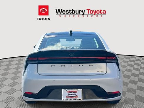Used 2023 Toyota Prius XLE image 6