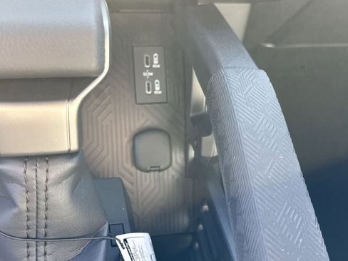 Used 2025 Toyota Tacoma SR5 AWD/4WD image 24