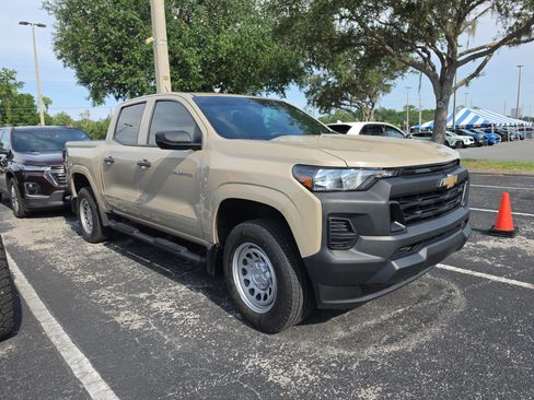 Used 2024 Chevrolet Colorado W/T RWD image 2