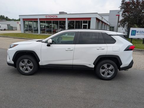 Used 2025 Toyota RAV4 XLE AWD/4WD image 2