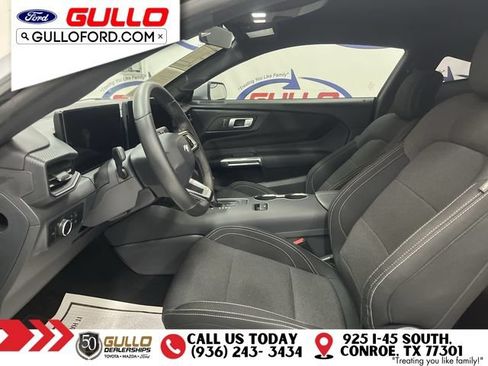 Used 2025 Ford Mustang Coupe RWD image 25