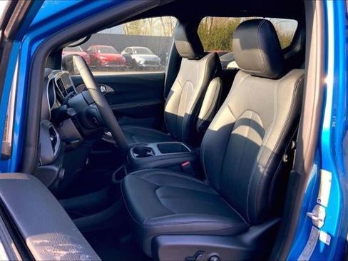 New 2026 Chrysler Pacifica Select FWD image 37