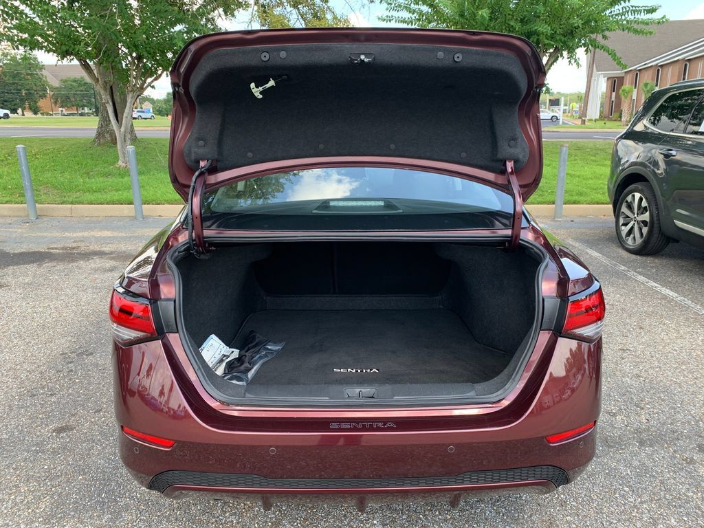 Used 2025 Nissan Sentra SV FWD image 8