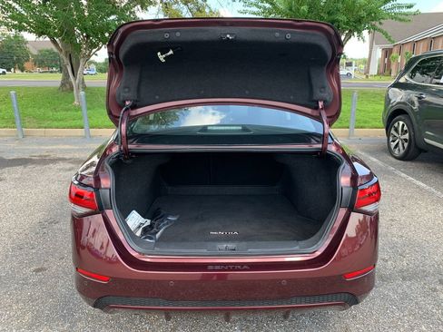 Used 2025 Nissan Sentra SV FWD image 8
