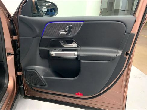 Certified 2023 Mercedes-Benz GLB 250 image 9