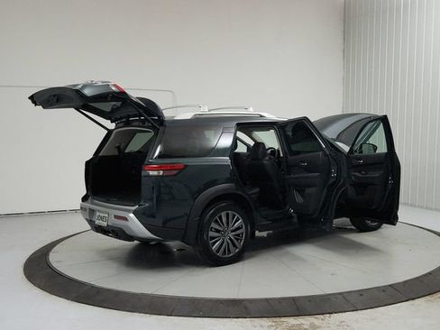 Used 2025 Nissan Pathfinder SL w/ SL Premium Package FWD image 15
