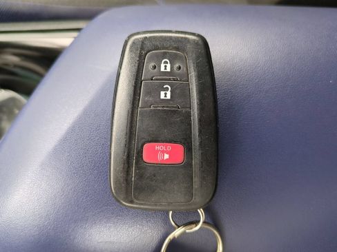 Used 2021 Toyota C-HR XLE FWD image 27