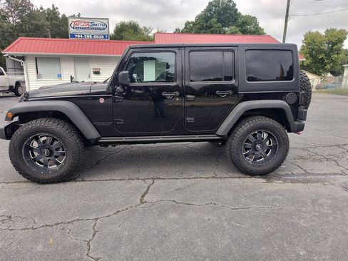 Used 2014 Jeep Wrangler Unlimited Rubicon image 2