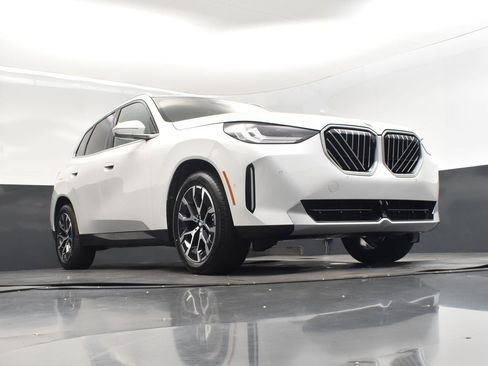 Certified 2025 BMW X3 xDrive30i w/ Premium Package image 44