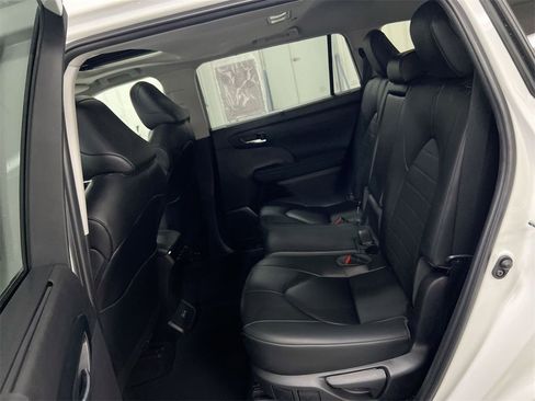 Used 2023 Toyota Highlander XLE image 23