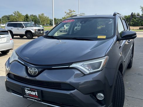 Used 2018 Toyota RAV4 XLE AWD/4WD image 3