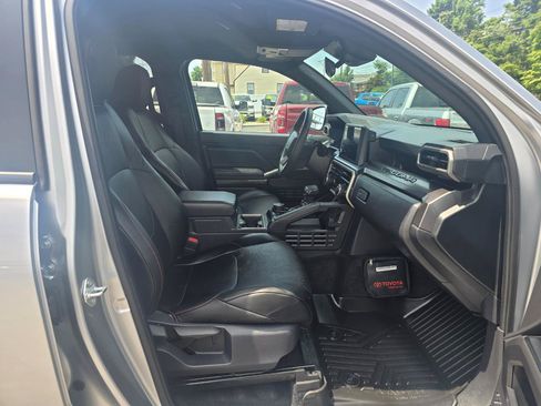 Used 2025 Toyota Tacoma TRD Off-Road AWD/4WD image 15