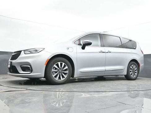 Used 2023 Chrysler Pacifica Limited image 50