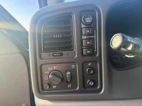 Used 2005 Chevrolet Avalanche Z71 w/ Sun And Sound Package AWD/4WD image 19