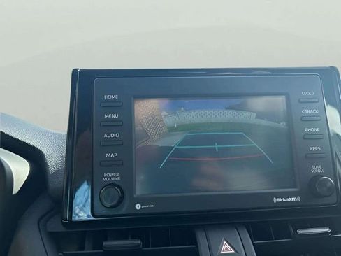 Used 2020 Toyota RAV4 XLE w/ Convenience Package FWD image 8