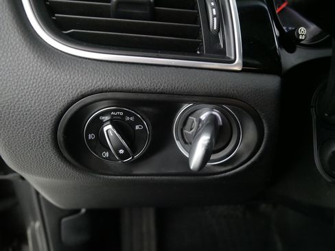 Used 2018 Porsche Macan image 26