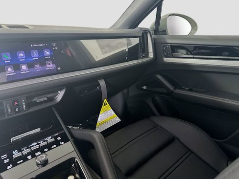 New 2026 Porsche Cayenne Coupe image 25