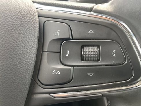 Used 2025 Buick Envista Sport Touring image 21