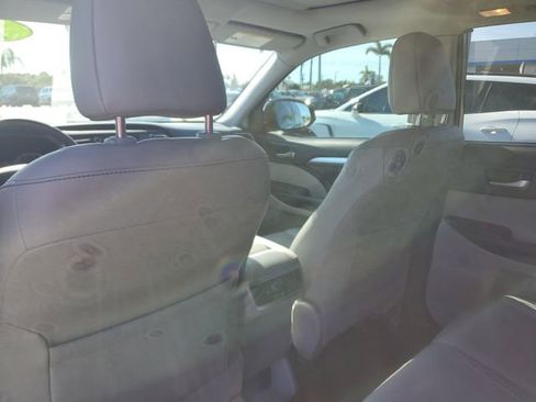 Used 2019 Toyota Highlander XLE image 12