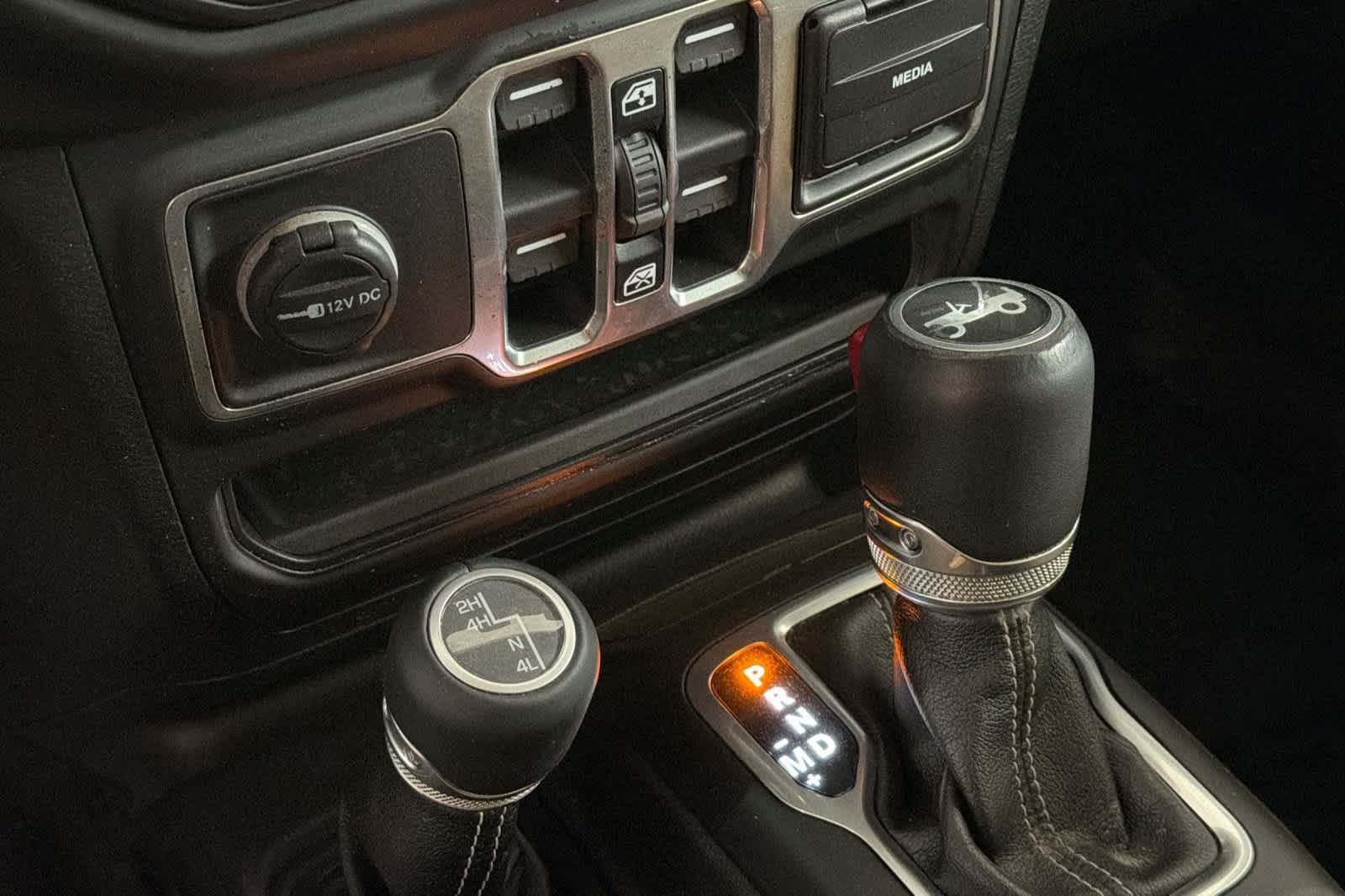 Used 2018 Jeep Wrangler Unlimited Sahara AWD/4WD image 22