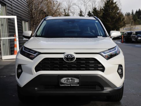 Used 2022 Toyota RAV4 XLE Premium image 6