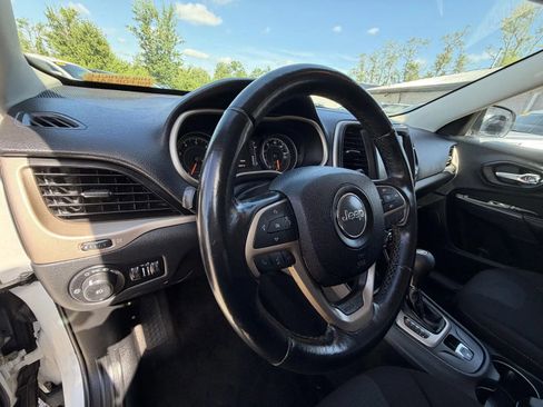 Used 2016 Jeep Cherokee Latitude w/ Safety/Convenience Group FWD image 11