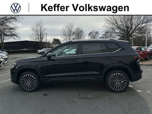 New 2026 Volkswagen Taos SE FWD image 2