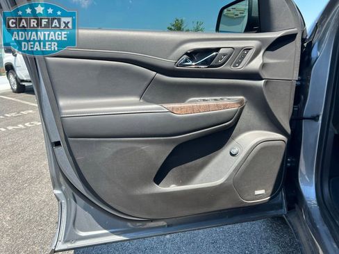 Used 2021 GMC Acadia Denali w/ Denali Technology Package FWD image 8