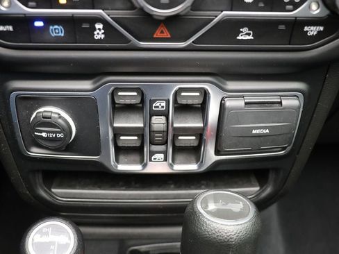 Used 2023 Jeep Wrangler Unlimited w/ Sun & Screen Package image 25