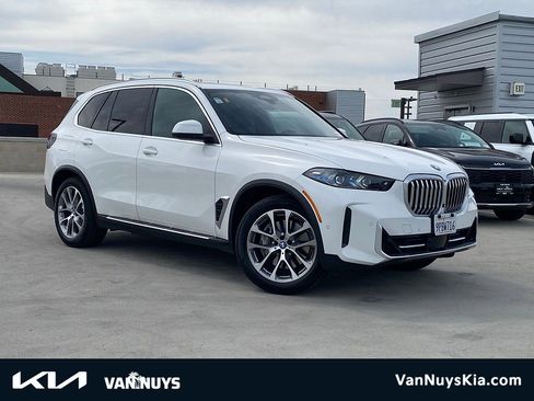 Used 2025 BMW X5 xDrive50e AWD/4WD image 1