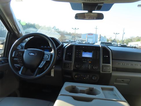 Used 2020 Ford F250 XL w/ Power Equipment Group image 25