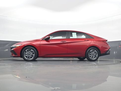 Certified 2024 Hyundai Elantra SEL FWD image 35