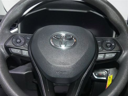 Used 2021 Toyota RAV4 LE image 29