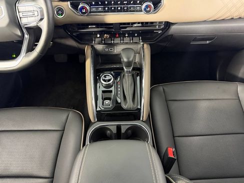 Used 2024 GMC Canyon Denali AWD/4WD image 16