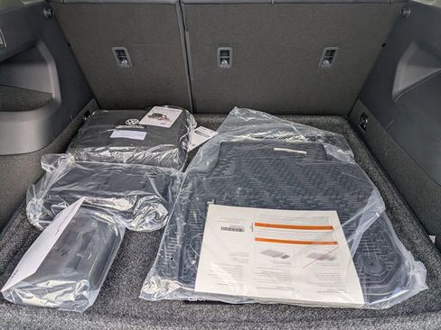 New 2026 Volkswagen Tiguan SE R-Line AWD/4WD image 33