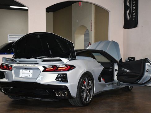 Used 2022 Chevrolet Corvette Stingray Convertible w/ Z51 Performance Package RWD image 91