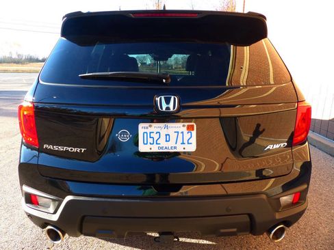 Used 2024 Honda Passport EX-L image 8