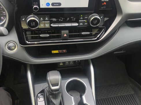 Used 2026 Toyota Highlander XLE AWD/4WD image 9