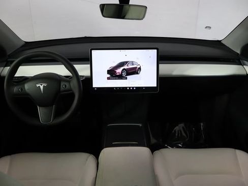 Used 2024 Tesla Model Y Long Range RWD image 12