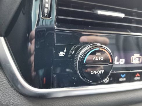 Used 2021 Nissan Rogue SL FWD image 28