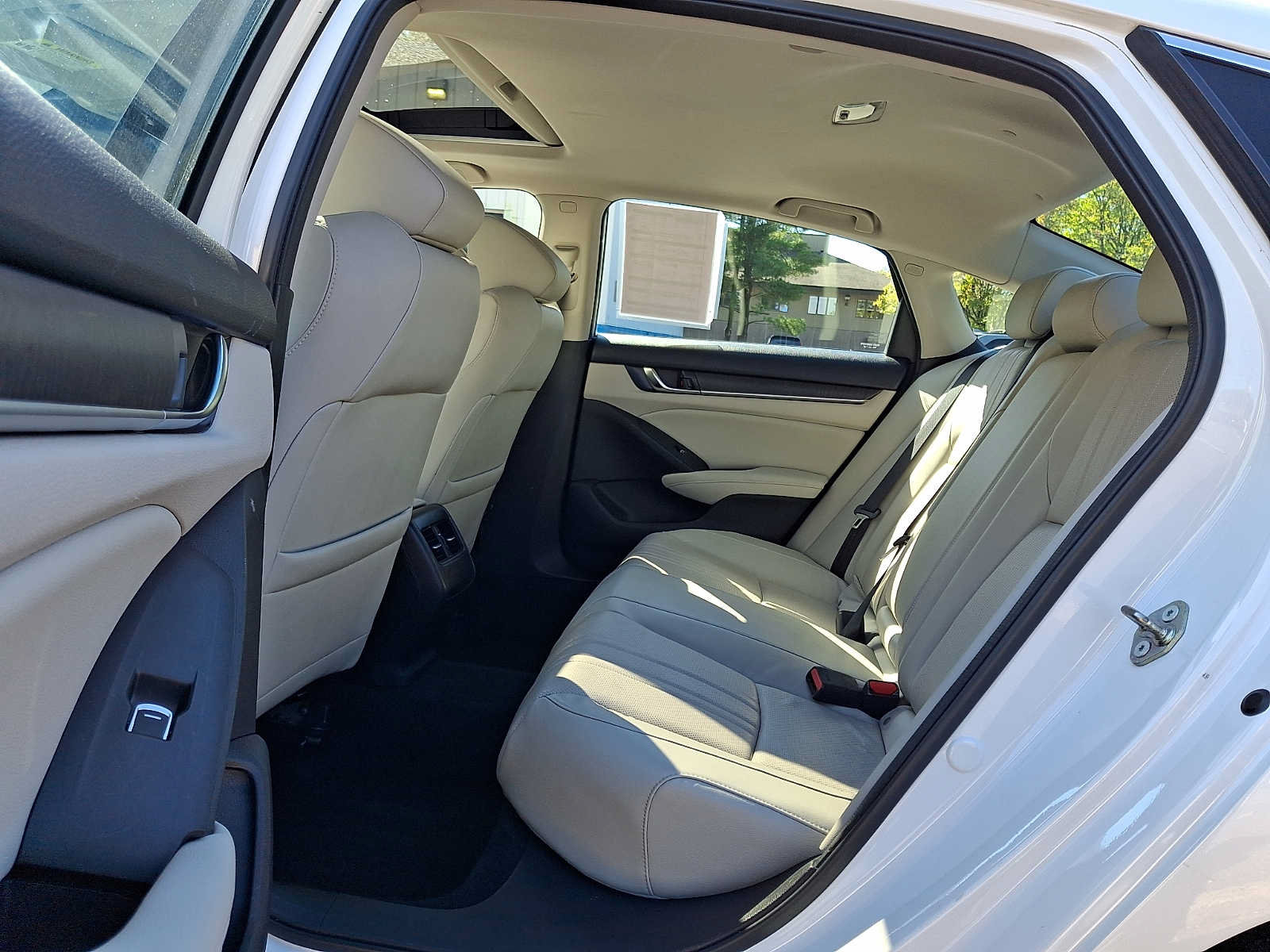 Used 2018 Honda Accord EX-L image 10