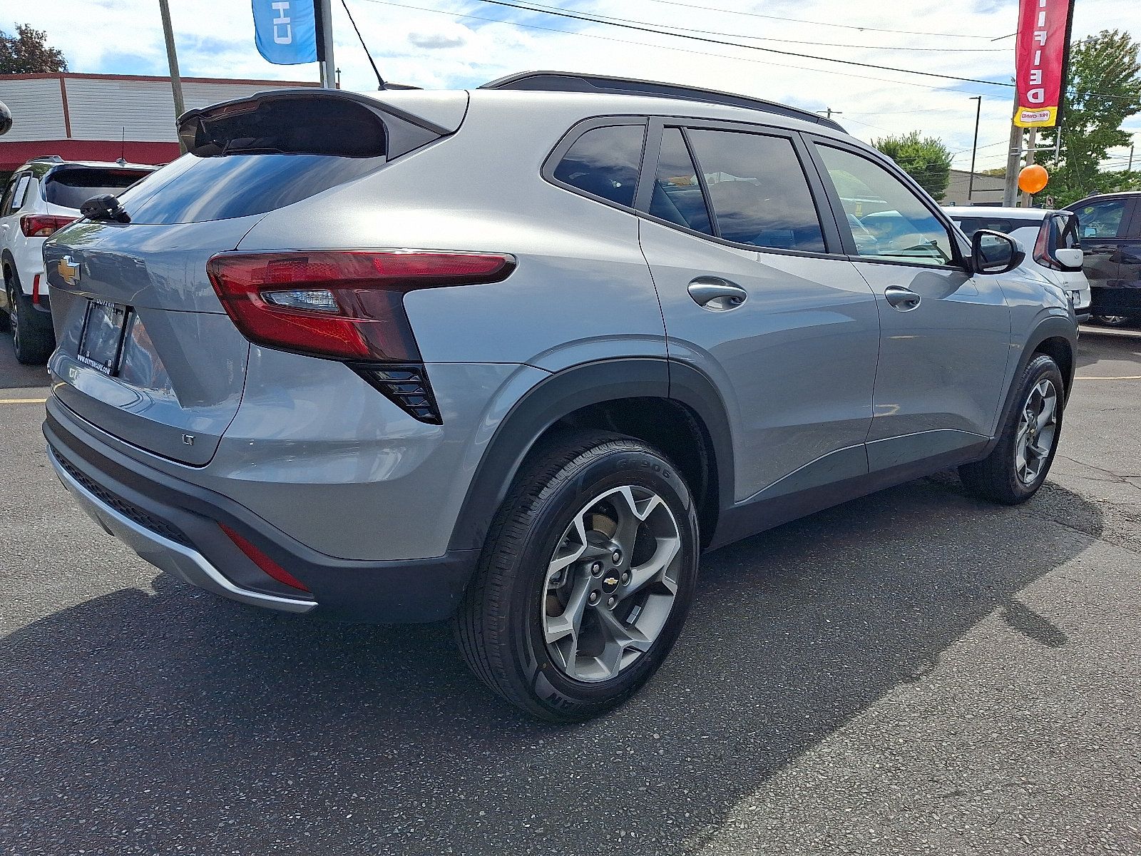 Used 2025 Chevrolet Trax LT FWD image 5