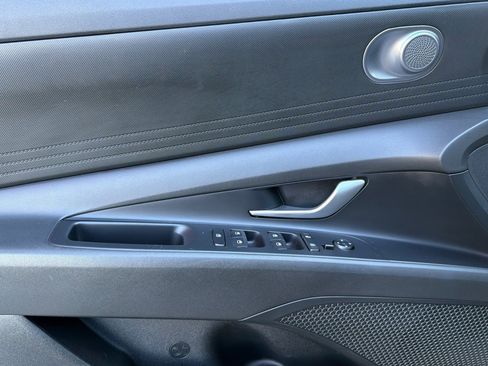 Used 2023 Hyundai Elantra SE image 12