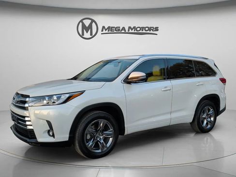 Used 2018 Toyota Highlander Limited Platinum image 2