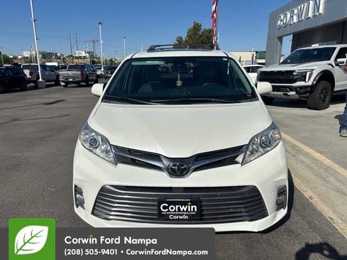 Used 2020 Toyota Sienna XLE w/ XLE Navigation Package AWD/4WD image 2