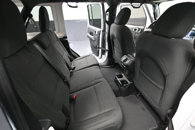 Used 2019 Jeep Wrangler Unlimited Sahara AWD/4WD image 35